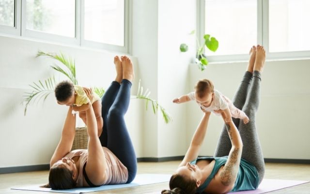yoga para relajarte con tu bebe